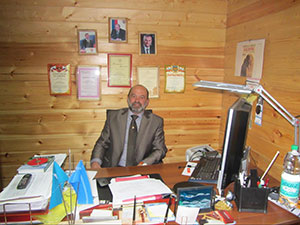Темур Георгиевич Мироманов в кабинете, 2014 г.